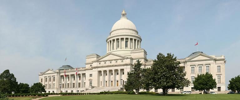 1024px-Arkansas_State_Capitol-2