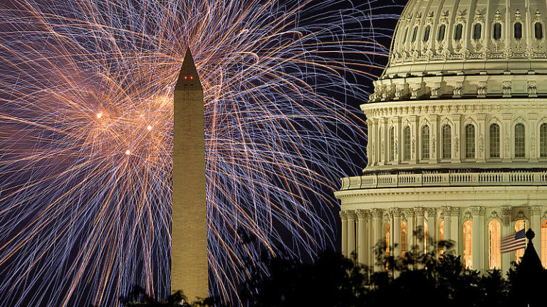 800px-Flickr_-_USCapitol_-_Fourth_of_July_at_the_U_S__Capitol