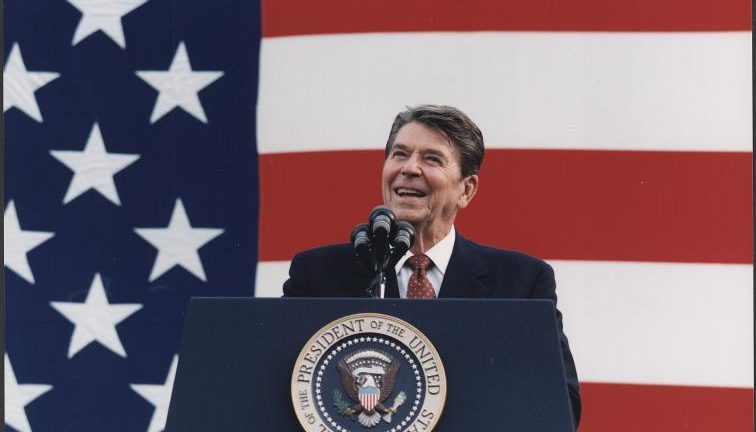Photograph_of_President_Reagan_at_a_Reagan-Bush_Rally_in_New_York_-_NARA_-_198556 (2)