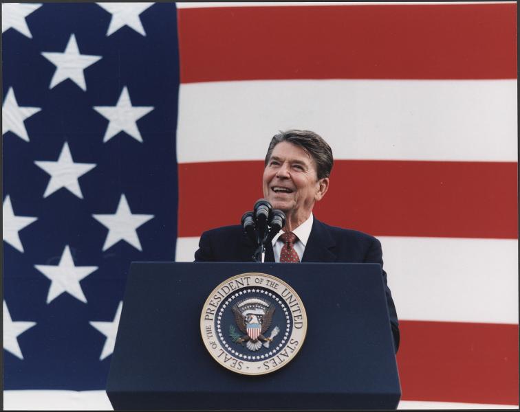 Photograph_of_President_Reagan_at_a_Reagan-Bush_Rally_in_New_York_-_NARA_-_198556 (2)