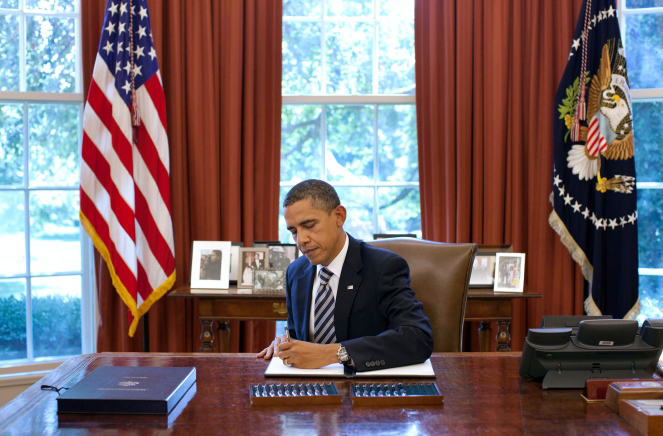 Obama_signs_Budget_Control_Act_of_2011