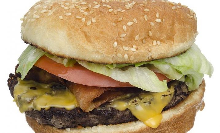 800px-NYC-Diner-Bacon-Cheeseburger