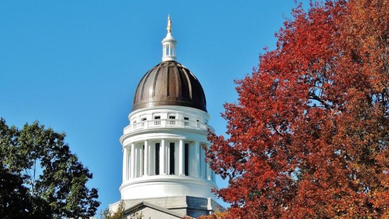 Maine_State_Capitol_Building,_Augusta,_Oct_2015