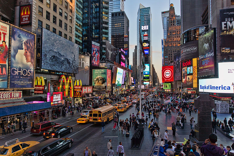 800px-NYC_-_Time_Square_-_From_upperstairs