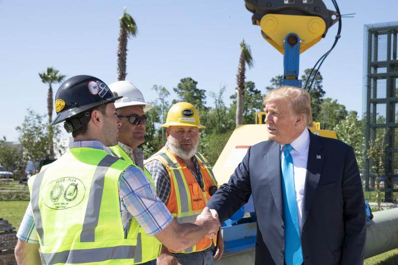 President_Trump_Delivers_Remarks_and_Signs_an_Executive_Order_on_Energy_&_Infrastructure_(40620984663)