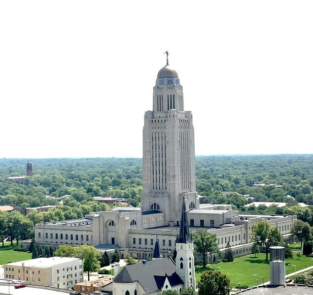 1024px-Nebraska_State_Capitol_aerial
